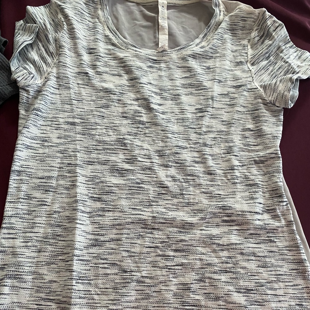 Lululemon size 8 t-shirt